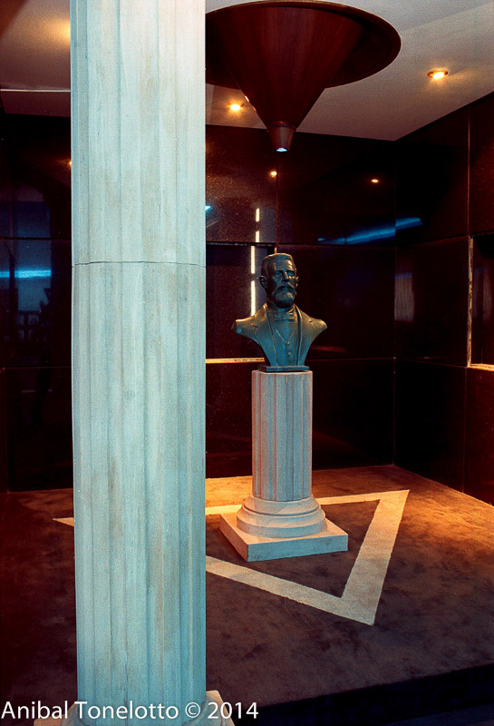 MEMORIAL 32-33.jpg